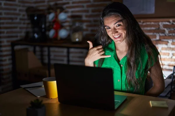 Young Teenager Girl Working Office Night Smiling Doing Phone Gesture — Stockfoto