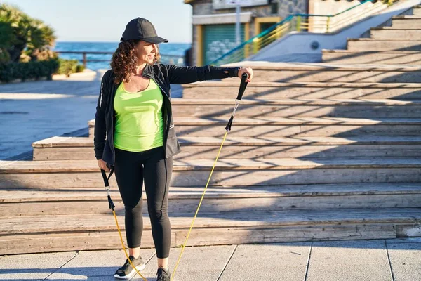 Middle Age Hispanic Woman Working Out Elastic Bands Outdoors — Stockfoto
