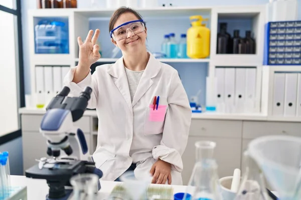 Hispanic Girl Syndrome Working Scientist Laboratory Showing Pointing Fingers Number — Foto de Stock