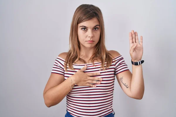 Young Hispanic Woman Standing Isolated Background Swearing Hand Chest Open — Stockfoto