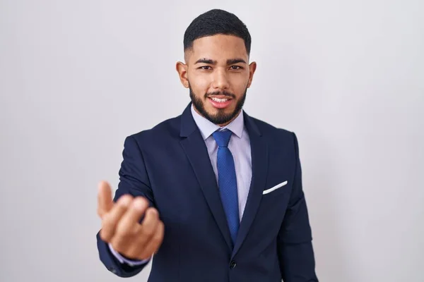 Young Hispanic Man Wearing Business Suit Tie Beckoning Come Here — Stock Photo, Image