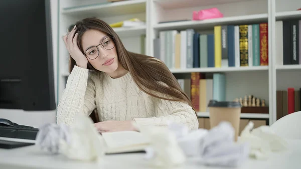 Young Beautiful Hispanic Woman Student Using Computer Stressed Library University — Stok fotoğraf