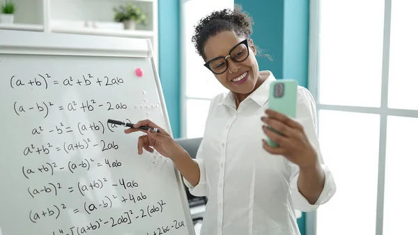 African American Woman Teacher Having Online Maths Lesson Classroom — Stockfoto