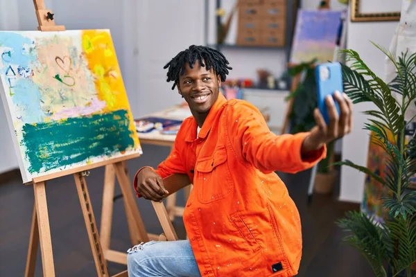 African American Man Artist Smiling Confident Make Selfie Smartphone Art — ストック写真