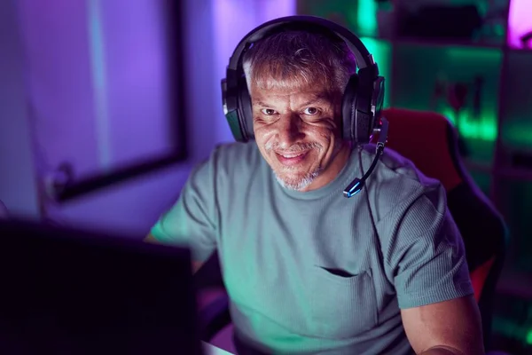 Middle Age Grey Haired Man Streamer Playing Video Game Using — Stock Photo, Image