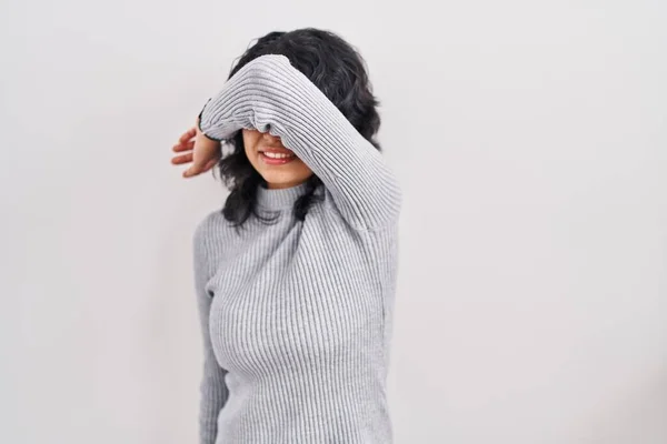 Hispanic Woman Dark Hair Standing Isolated Background Covering Eyes Arm — Stock fotografie