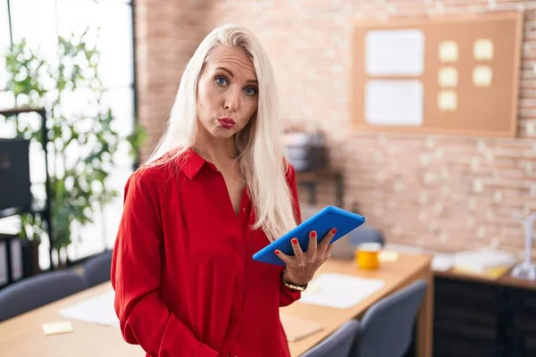 Caucasian Woman Working Office Tablet Depressed Worry Distress Crying Angry — Stock Photo, Image