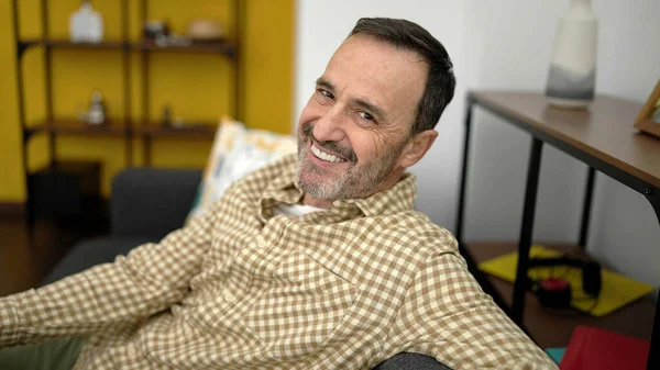 Middle Age Man Smiling Confident Sitting Sofa Home — ストック写真