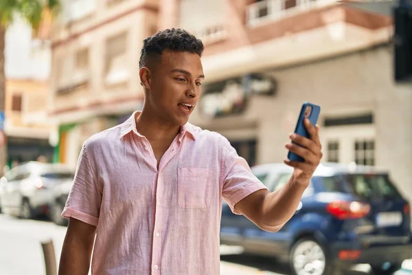 Young Latin Man Smiling Confident Having Video Call Street — ストック写真