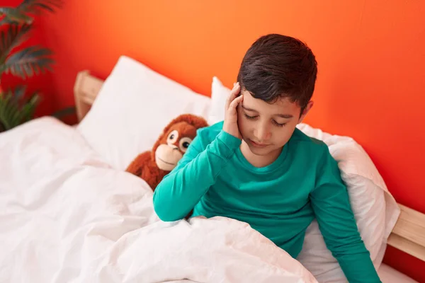 Adorable Hispanic Boy Suffering Headache Sitting Bed Bedroom — Stok fotoğraf