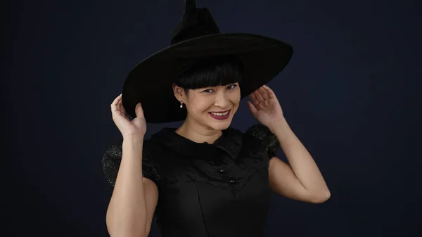 Jovem Chinês Mulher Vestindo Bruxa Traje Ter Halloween Festa Sobre — Fotografia de Stock