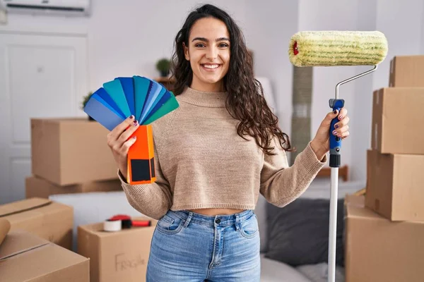 Young Brunette Woman Moving New Home Painting Walls Smiling Happy — Fotografia de Stock
