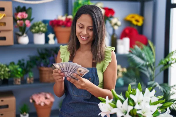 Young Hispanic Woman Florist Smiling Confident Holding Dollars Florist Store — Zdjęcie stockowe