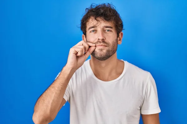 Hispanic Young Man Standing Blue Background Mouth Lips Shut Zip — Stok fotoğraf