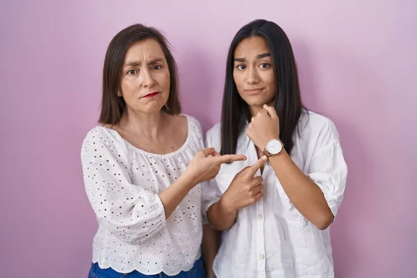 Hispanic Mother Daughter Together Hurry Pointing Watch Time Impatience Looking — Stock Photo, Image