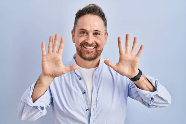 Middle Age Caucasian Man Standing Blue Background Showing Pointing Fingers — Stock Photo, Image