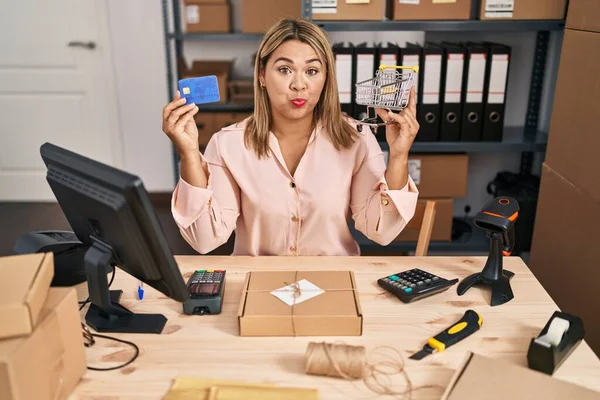 Young Hispanic Woman Working Small Business Ecommerce Online Payment Puffing — Foto de Stock