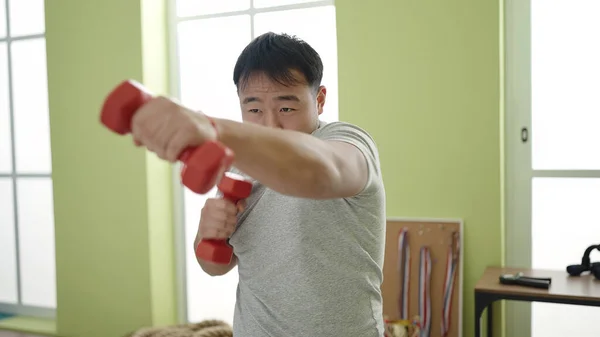 Young Chinese Man Using Dumbbells Boxing Sport Center — Foto de Stock