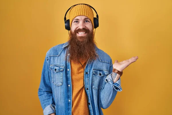 Caucasian Man Long Beard Listening Music Using Headphones Smiling Cheerful — Stock Photo, Image