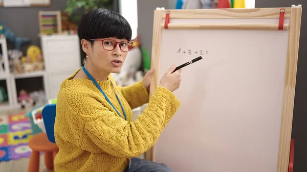 Young Chinese Woman Preschool Teacher Sitting Chair Writing Chalkboard Kindergarten — ストック写真