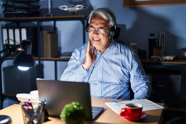 Hispanic Senior Man Wearing Call Center Agent Headset Night Touching — Foto de Stock