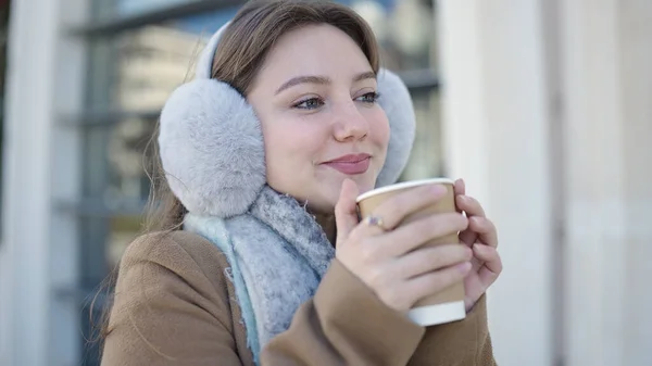 Young Blonde Woman Smiling Confident Drinking Coffee Street — Stock Photo, Image