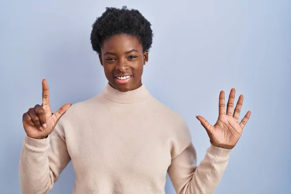 African American Woman Standing Blue Background Showing Pointing Fingers Number — Fotografia de Stock