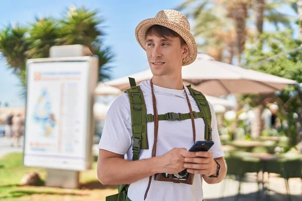 Young Caucasian Man Tourist Smiling Confident Using Smartphone Coffee Shop —  Fotos de Stock