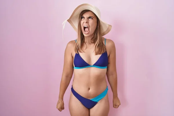 Young Hispanic Woman Wearing Bikini Pink Background Angry Mad Screaming — Zdjęcie stockowe