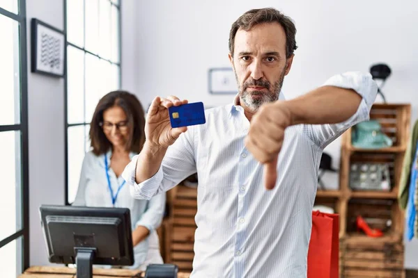 Hispanic Man Holding Credit Card Retail Shop Angry Face Negative — Photo