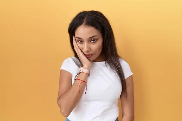 Young Arab Woman Wearing Casual White Shirt Yellow Background Thinking — Zdjęcie stockowe