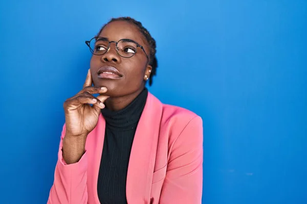 Beautiful Black Woman Standing Blue Background Hand Chin Thinking Question — Photo