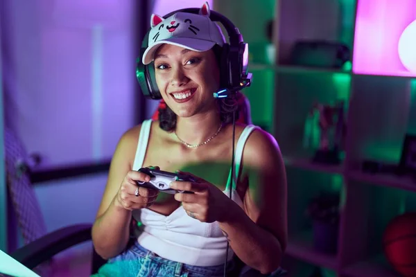 Young Hispanic Woman Playing Video Games Looking Positive Happy Standing — Stock Photo, Image