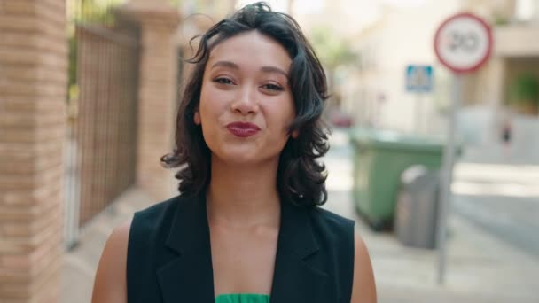 Young Beautiful Hispanic Woman Smiling Confident Doing Kiss Gesture Hand — Vídeo de Stock