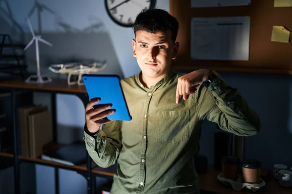 Non Binary Person Using Touchpad Device Night Pointing Looking Sad — Stock Photo, Image