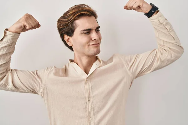 Young Man Standing Isolated Background Showing Arms Muscles Smiling Proud — Foto Stock
