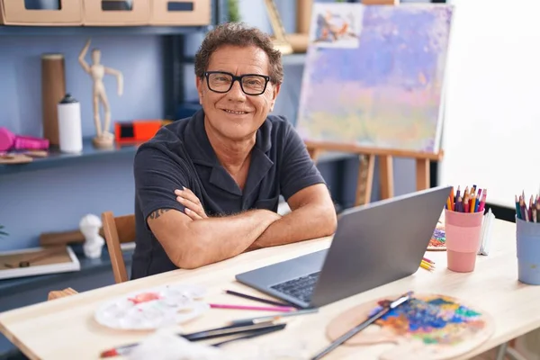 Middle Age Man Artist Smiling Confident Using Laptop Art Studio — Stockfoto