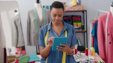 Studio güzel genç kadın portresi