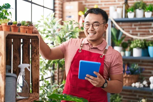 Young Chinese Man Florist Smiling Confident Using Touchpad Florist — Stockfoto