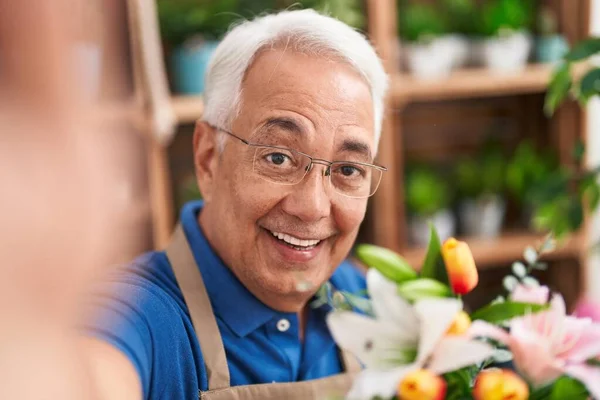 Middle Age Grey Haired Man Florist Smiling Confident Make Selfie — Fotografia de Stock