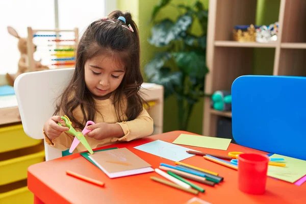 Adorable Hispanic Girl Student Sitting Table Cutting Paper Kindergarten — Stock fotografie