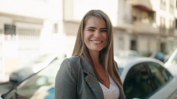 Young Woman Smiling Confident Holding Key New Car Street — Stock Video