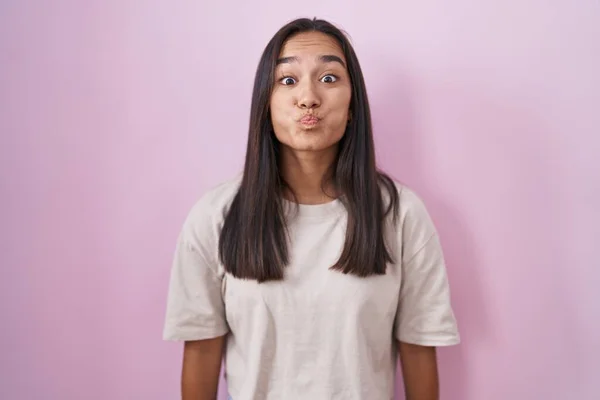 Young Hispanic Woman Standing Pink Background Puffing Cheeks Funny Face — ストック写真