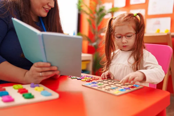 Teacher Student Playing Maths Puzzle Game Reading Book Kindergarten — Foto Stock