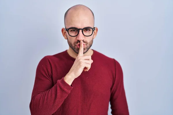 Young Bald Man Beard Standing White Background Wearing Glasses Asking — Stock Photo, Image