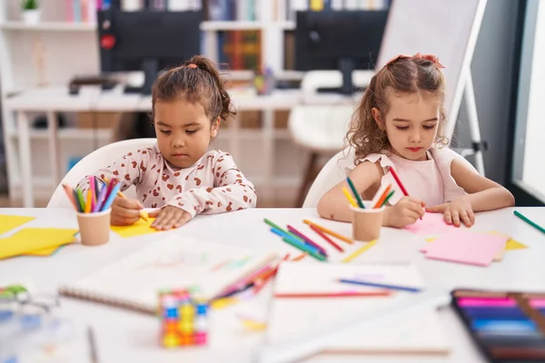 Two Kids Preschool Students Sitting Table Drawing Paper Classroom — Foto Stock