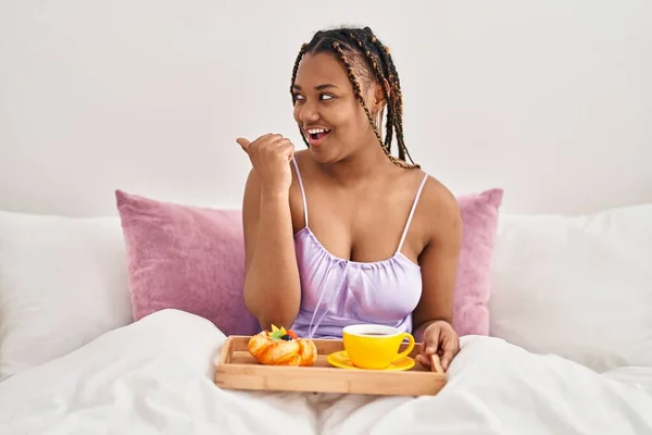 African American Woman Braids Holding Tray Breakfast Food Bed Pointing — Stockfoto