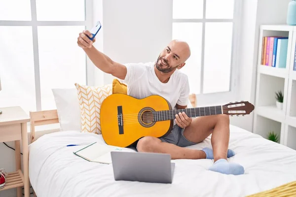 Young Bald Man Playing Classical Guitar Make Selfie Smartphone Bedroom — Stock Photo, Image
