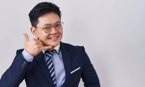 Young Asian Man Wearing Business Suit Tie Smiling Doing Phone — 图库照片