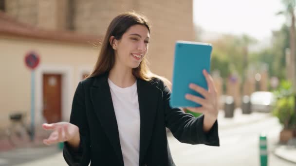 Young Hispanic Girl Smiling Confident Having Video Call Street — ストック動画